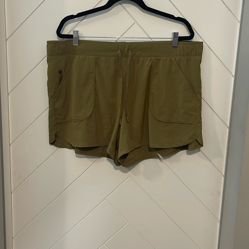 all in motion | Green Shorts